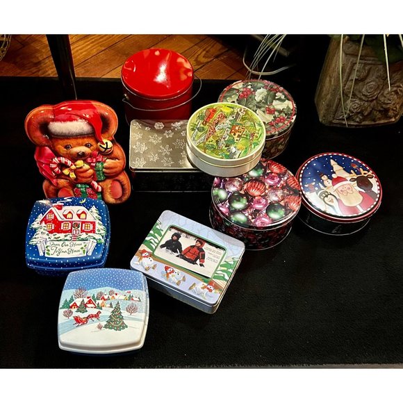 10 Vintage Plastic And Metal Cookie Tins - Picture 3 of 3
